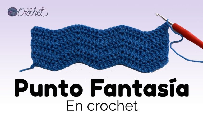 Muestra del punto fantasía tejido a crochet con ondas y relieve, ideal para mantas y proyectos decorativos.