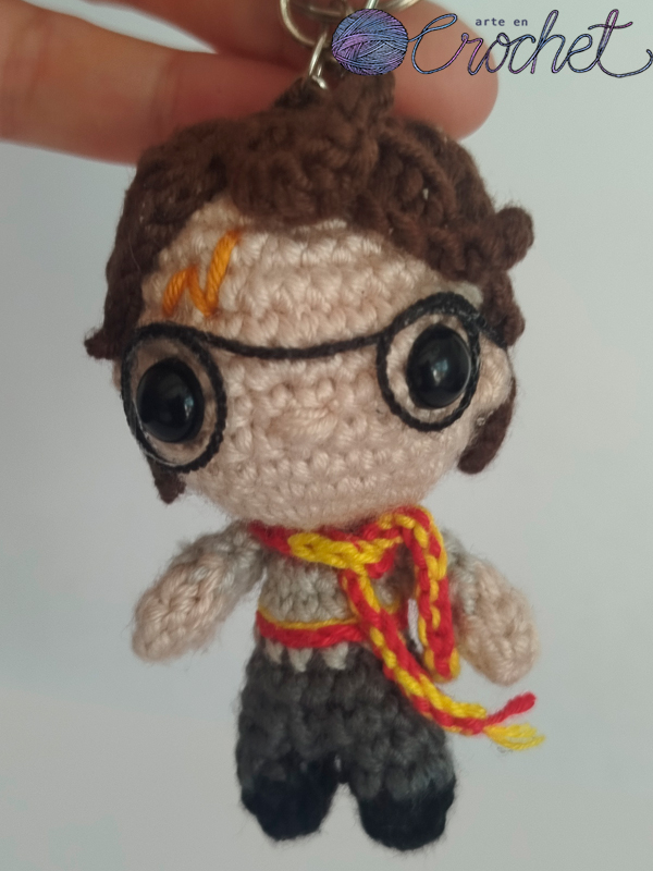 Harry Potter amigurumi ocn bufanda de Griffindor